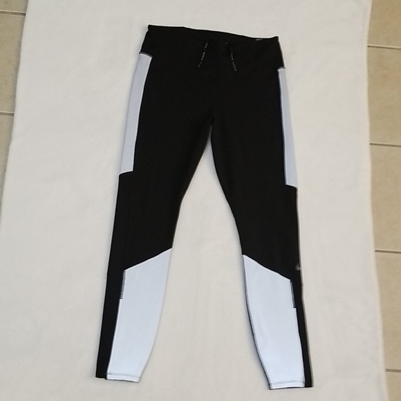 LARGE NIKE EPIC LUXE RUN DIVISION FLASH T… - Picture 9 of 12